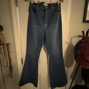 Abercrombie & Fitch The Ultra High Rise Flare